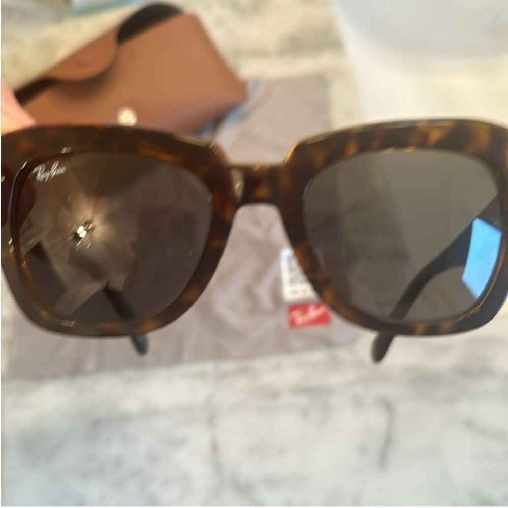 New~Ray-ban State Street Gradient Brown Tortoise RB2186 Standard Size Beautiful! - Picture 8 of 15